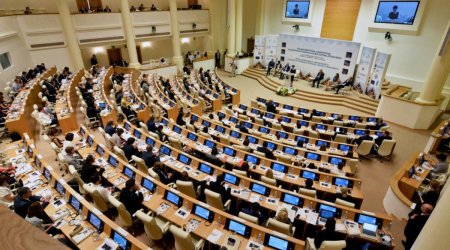 Gürcüstanın müxalif partiyası parlamenti boykota son qoyub