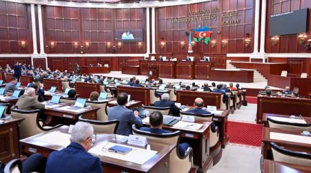 
Milli Məclisin iclası başlayıb