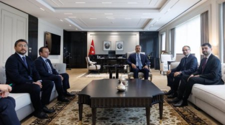 Hakan Fidan TÜRKPA-nın Baş katibi Ramil Həsəni qəbul edib