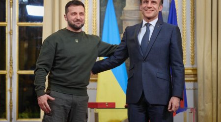 Макрон пообещал Украине зенитки и истребители