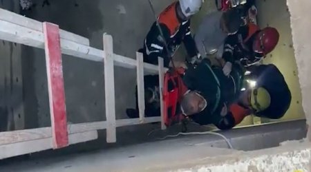 В Баку спасли человека, упавшего в резервуар для воды