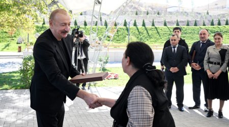 Президент Ильхам Алиев вручил ключи от квартир жителям села Хоровлу Джабраильского района