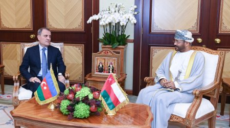 Azərbaycan və Oman XİN başçıları arasında təkbətək görüş keçirilir