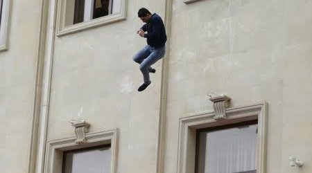 Abşeronda 19 yaşlı gənc 12-ci mərtəbədən yıxılaraq ölüb