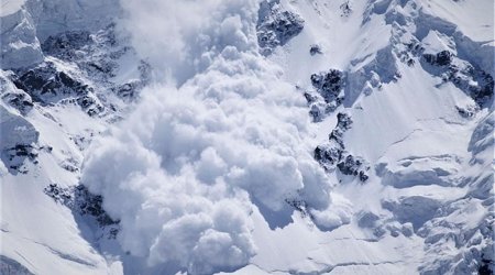 Himalayda qar uçqunu nəticəsində üç nəfər ölüb, səkkiz nəfər itkin düşüb