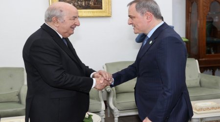 Əlcəzair prezidenti Ceyhun Bayramovu qəbul edib