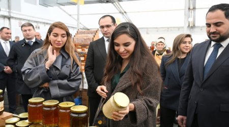 Leyla Əliyeva və Arzu Əliyeva arıçılıq məhsullarının sərgi-satış yarmarkasını ziyarət ediblər