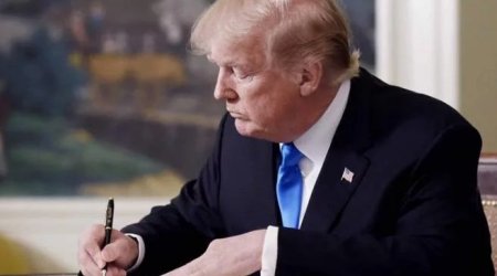 Tramp İrana qarşı sanksiyaların müddətini bir il artırıb