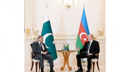 İlham Əliyevin Pakistanın Baş naziri ilə məhdud tərkibdə görüşü olub