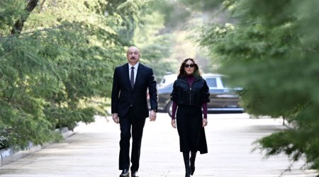 Prezident və birinci xanım Heydər Əliyevin məzarını ziyarət ediblər