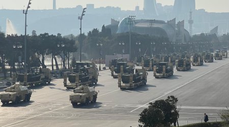 Bakıdakı hərbi paraddan maraqlı görüntülər - Video