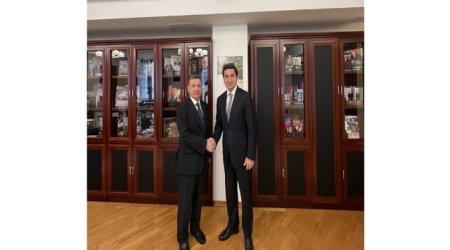 Hikmət Hacıyev Türkmənistan səfiri ilə görüşüb