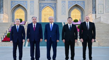 Президент Ильхам Алиев посетил Центр исламской цивилизации в Ташкенте