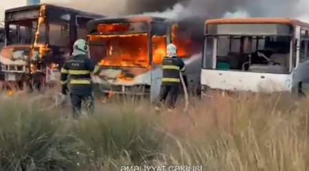 Abşeronda yararsız avtobuslar yanıb - Video