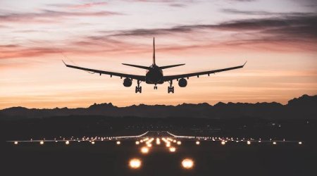Летевший в Бангкок самолет совершил вынужденную посадку в Баку