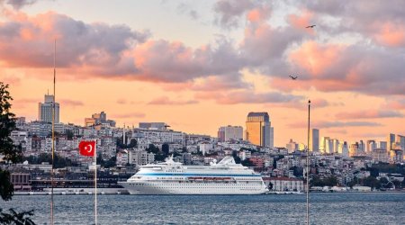После запрета турецкому парому в Стамбул не пускают российский лайнер