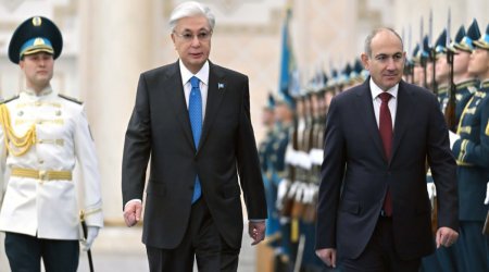 
Tokayev Astanada Paşinyanla görüşüb