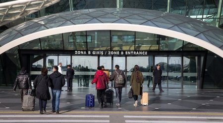 Армянская делегация прилетела в Баку