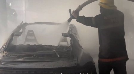 Babək prospektində təmir sexində yanğın olub, "Porsche" yanıb - Video