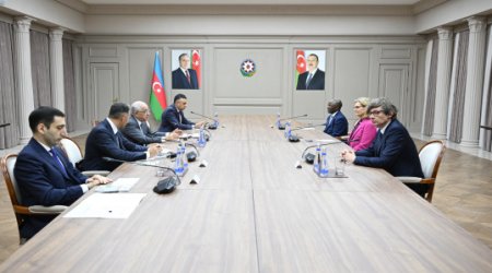 Али Асадов провел встречу с генсеком Международного союза электросвязи