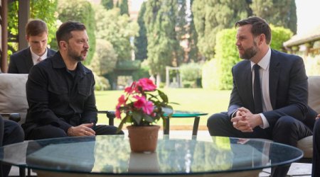 Зеленский провел телефонный разговор с Вэнсом