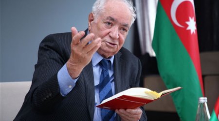 Алиев наградил народного поэта