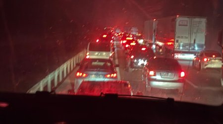 На 104-м километре трассы Баку–Газах затруднено движение транспорта