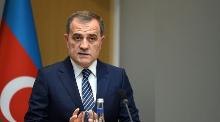 Ceyhun Bayramov İran XİN rəsmisi ilə ikitərəfli münasibətləri müzakirə edib