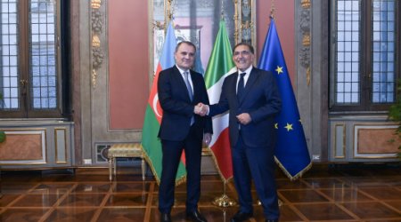 Глава МИД Азербайджана встретился с председателем Сената Италии