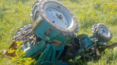 Ağdamda pambıq yüklü traktor aşıb, xəsarət alan var