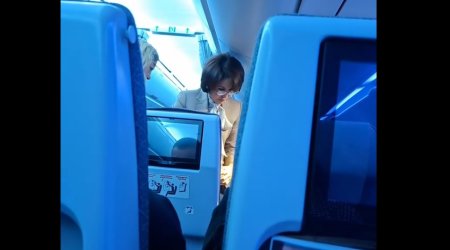 Министр здравоохранения Казахстана оказала помощь пассажирке на борту самолёта