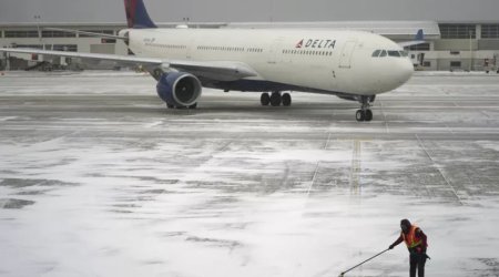 Снегопад в США отменил сотни рейсов и задержал тысячи вылетов