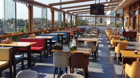 
Bakıda kafe və restoranların dövriyyəsi 1.5 milyard manatı ötüb