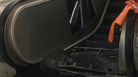 Bakıda yeraltı keçiddə eskalator qırılıb, xəsarət alanlar var