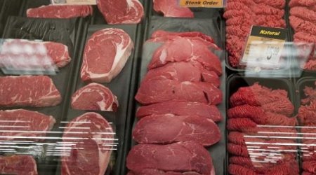 Bakı anbarında 1 tondan çox yararsız at əti aşkarlanıb