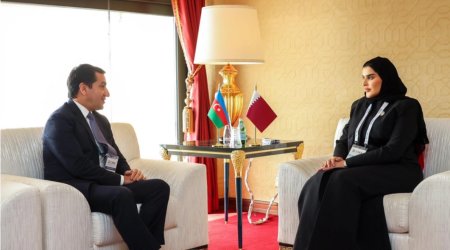 Hikmət Hacıyev Qətərin dövlət naziri ilə görüşüb