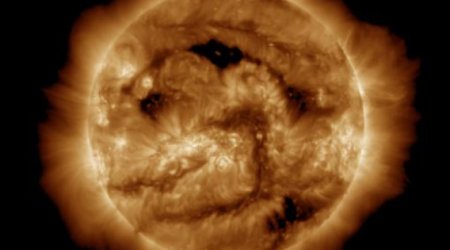 Günəşdə güclü partlayış baş verib