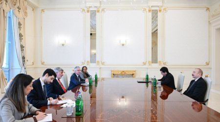 
İlham Əliyev Böyük Britaniyanın Azərbaycan üzrə ticarət elçisini qəbul edib