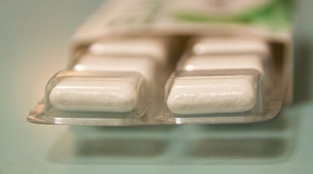 Bakıda 8 məktəblinin saqqızdan zəhərləndiyi iddia olunur