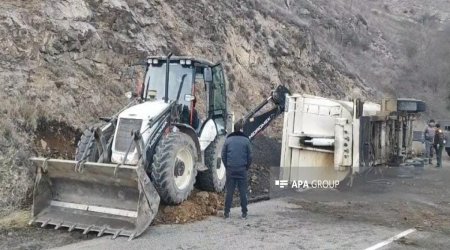 Laçın-Şuşa yolunda yük maşını aşıb