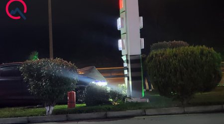 Bakıda avtomobil yanacaqdoldurma məntəqəsinə çırpılıb
