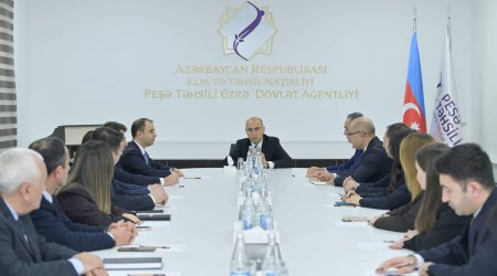 Peşə Təhsili üzrə Dövlət Agentliyinin yeni direktoru kollektivə təqdim olunub