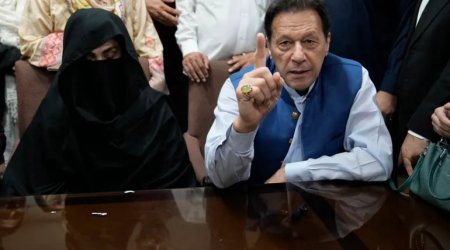 Экс-премьер Пакистана Имран Хан и его жена приговорены к 17 годам
