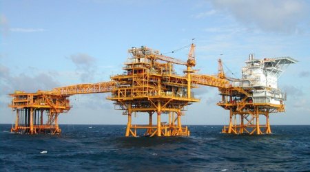 Рекордный объем нефти и газа добыт с крупнейшего морского месторождения КНР