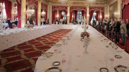 Makronun sarayından 40 min avro dəyərində süfrə ləvazimatları oğurlanıb