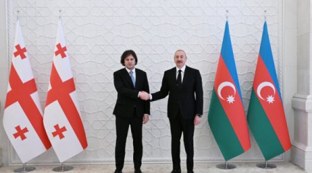 Ираклий Кобахидзе поздравляет Ильхама Алиева