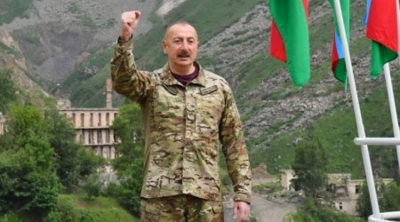 Deputatlar parlamentdə Prezidenti təbrik ediblər