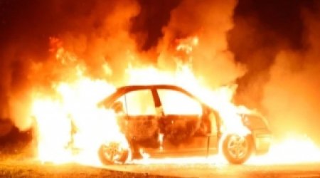 Sumqayıtda avtomobil yanıb