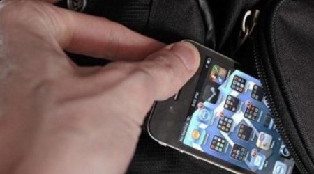 Avtobusda sürücünün telefonunu götürüb qaçan sərnişin saxlanılıb