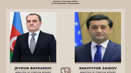 Ceyhun Bayramov özbəkistanlı həmkarı ilə regional məsələləri müzakirə edib